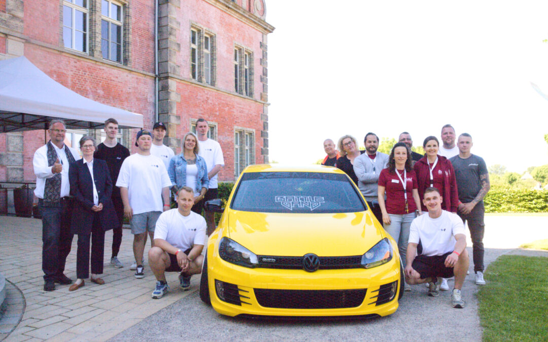 Autotuningveranstaltung im Park vom Hospiz Schloss Bernstorf