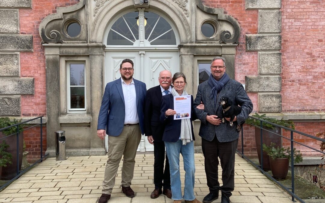 Spende für Alpaka-Therapie – René Domke und sein Wahlkreisbüro in Wismar unterstützen Hospiz