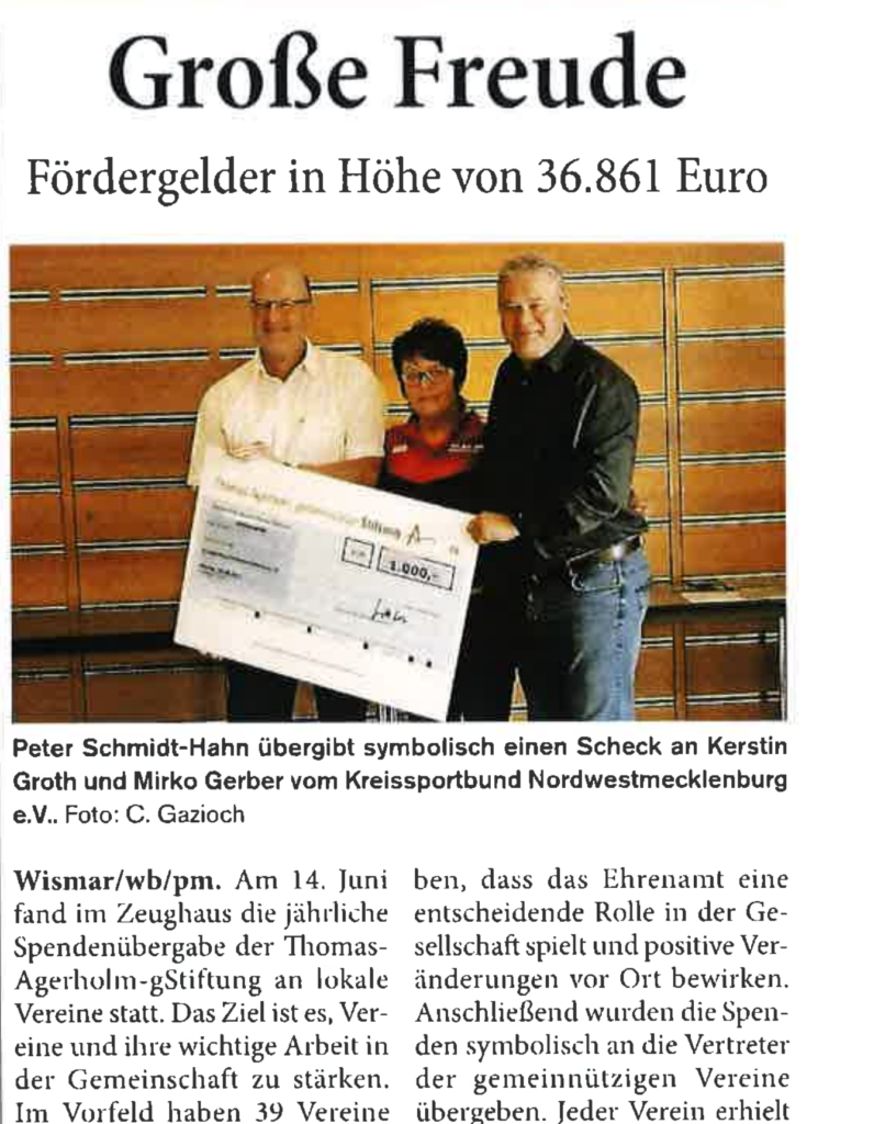 Spendenübergabe mit Spendencheck