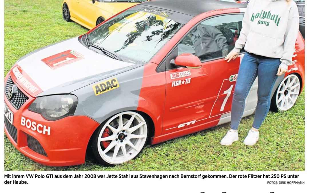Getunte Autos, Tombola und Versteigerung am Schloss